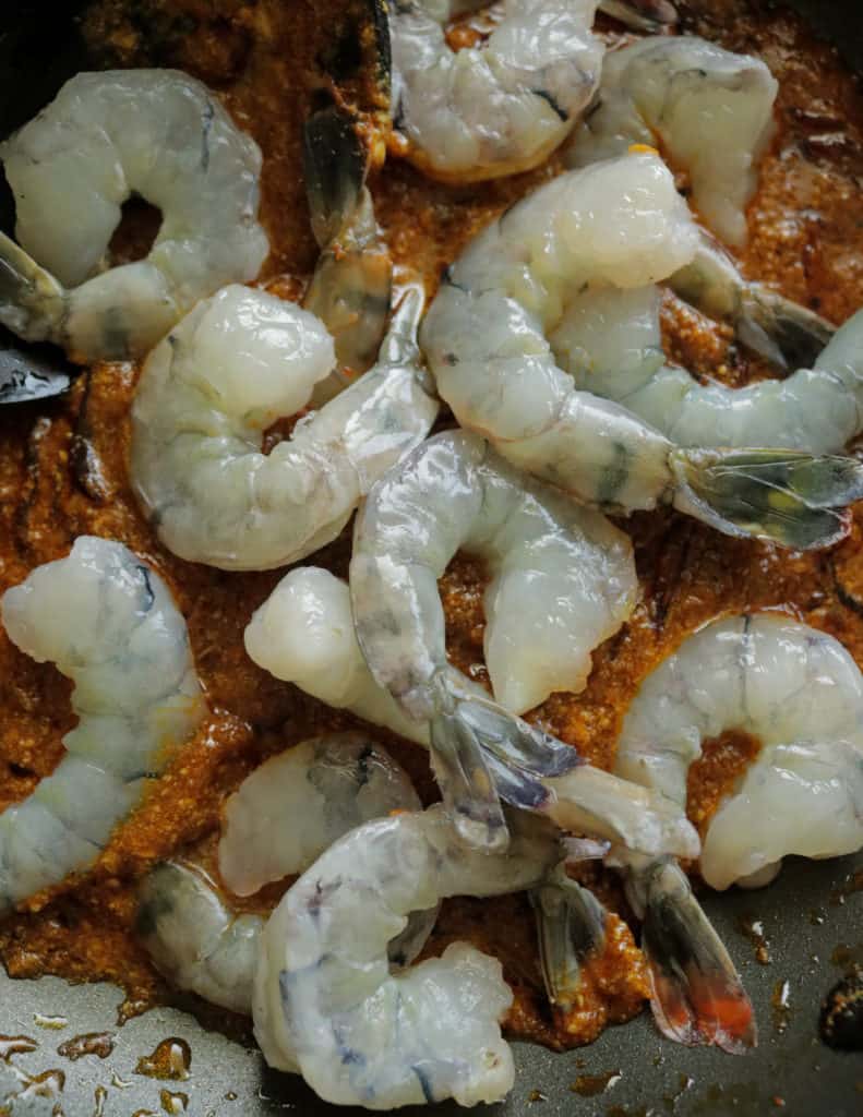 adding the prawn into the lorma paste to make the prawn korma.