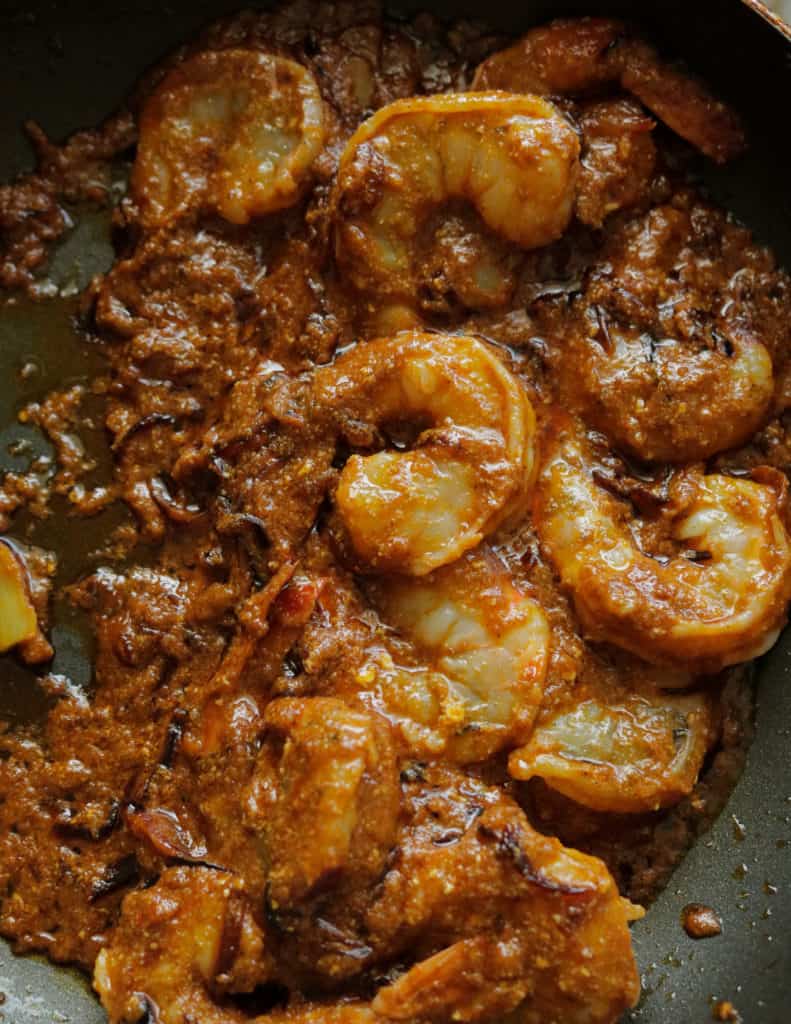 cooking the prawns with the masala paste to make the prawn korma.