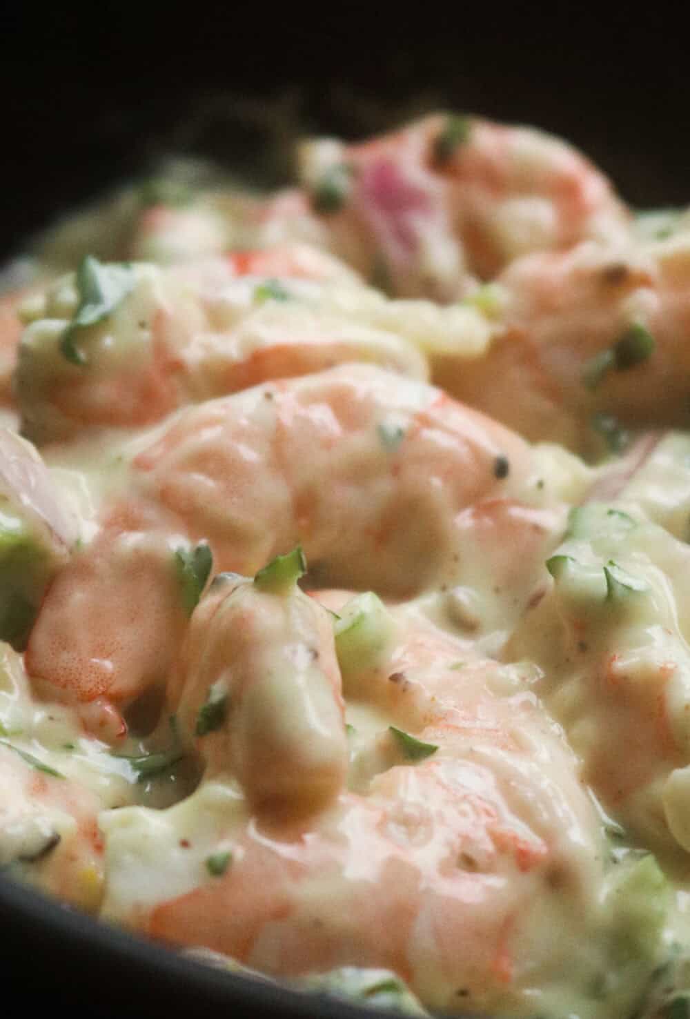 easy creamy shrimp sald in a blow.