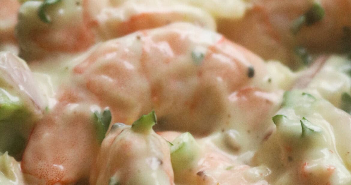 easy creamy shrimp sald in a blow.